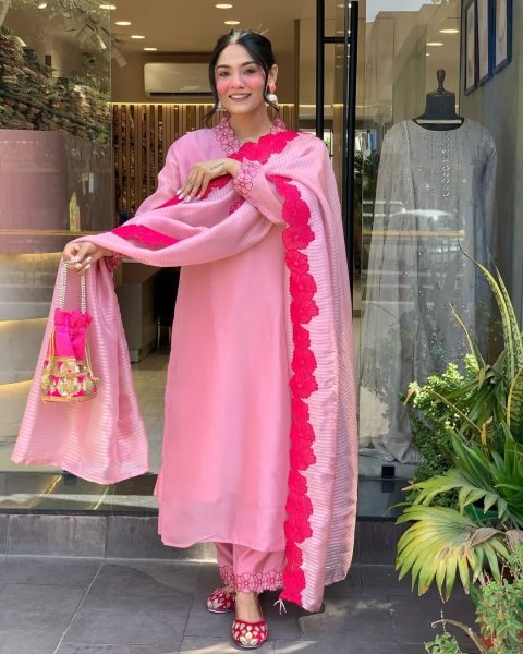 Stylish Embroidered Viscose Chanderi Kurti with Chinon Dupatta for Function Wear 3 Piece Kurti Set