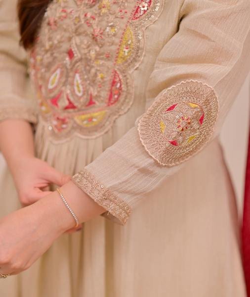 Stylish Ivory Chinnon Embroidery Suit With Solid Dupatta For Woman At Wholesale Rates Embroidery Kurtis 