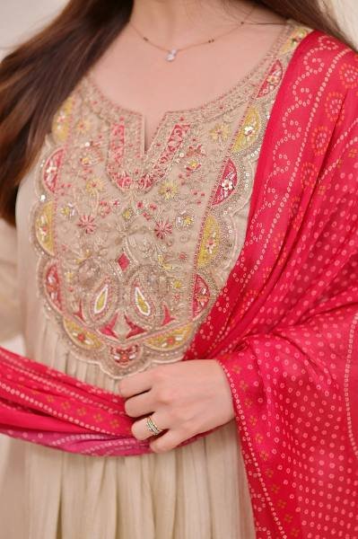 Stylish Ivory Chinnon Embroidery Suit With Solid Dupatta For Woman At Wholesale Rates Embroidery Kurtis 