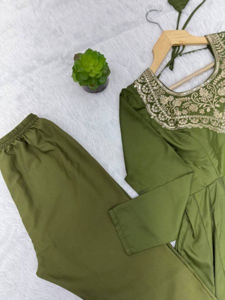 Stylish Green Long Gown with Embroidery Work for Wedding Wear Anarkali Kurtis 