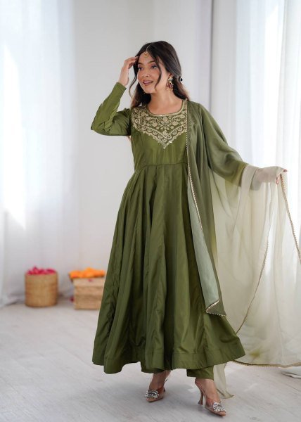 Stylish Green Long Gown with Embroidery Work for Wedding Wear Anarkali Kurtis 