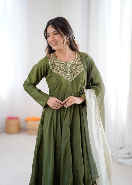 Stylish Green Long Gown with Embroidery Work for Wedding Wear Anarkali Kurtis 