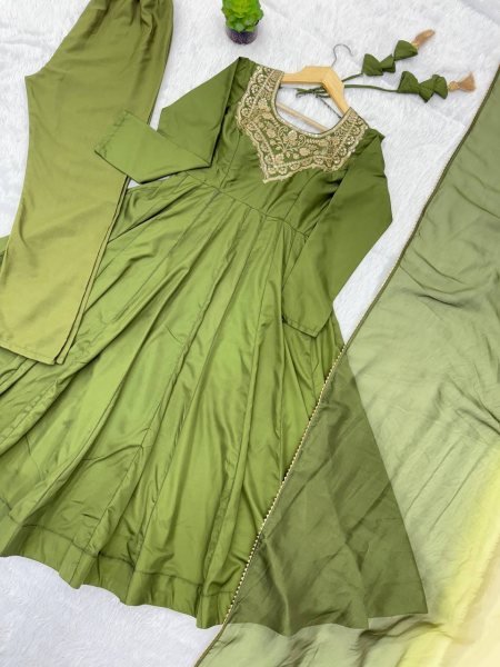 Stylish Green Long Gown with Embroidery Work for Wedding Wear Anarkali Kurtis 