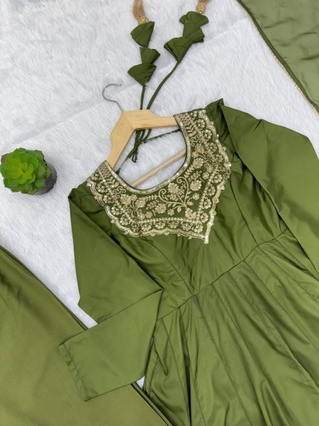 Stylish Green Long Gown with Embroidery Work for Wedding Wear Anarkali Kurtis 