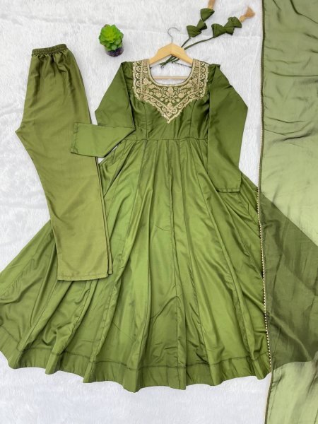 Stylish Green Long Gown with Embroidery Work for Wedding Wear Anarkali Kurtis 