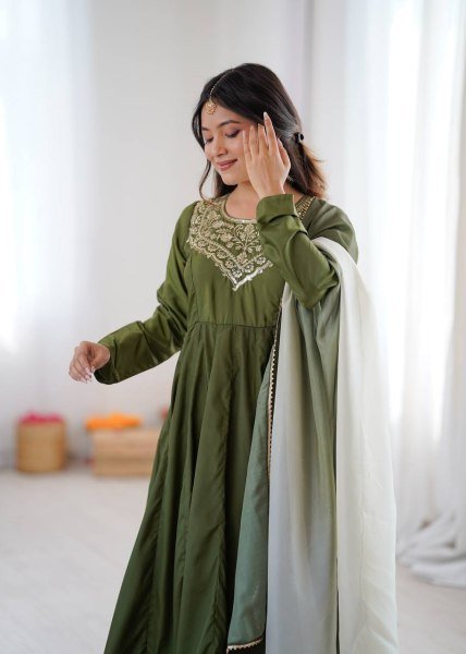 Stylish Green Long Gown with Embroidery Work for Wedding Wear Anarkali Kurtis 