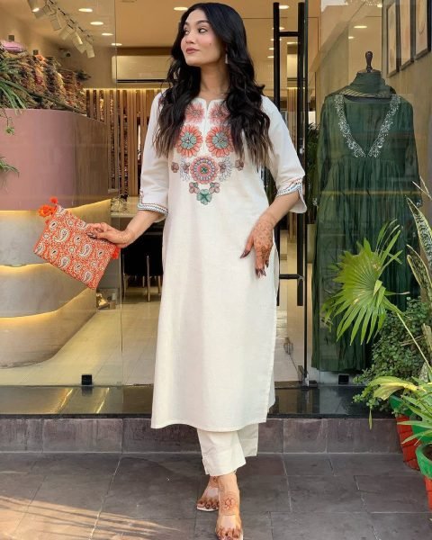 Summer Collection Cotton Fabrice Designer White kurti Dupatta And Pant Set Cotton Kurtis Wholesale