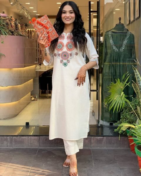 Summer Collection Cotton Fabrice Designer White kurti Dupatta And Pant Set Cotton Kurtis Wholesale