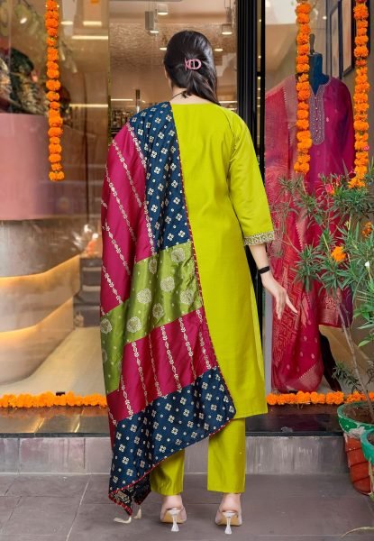 Textile Manufacturers New Collection Viscose Chanderi Kurti Pants with Dupatta Reseller Special 3 Piece Kurti Set