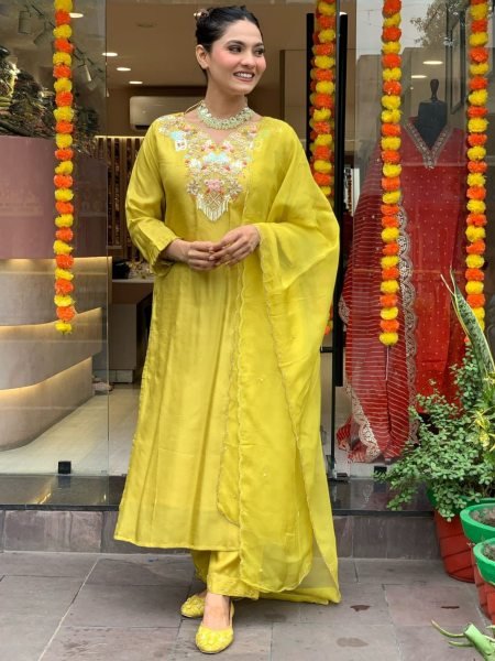 Timeless Chanderi Silk Kurta Set with Exquisite Embroidery at reasonable price 