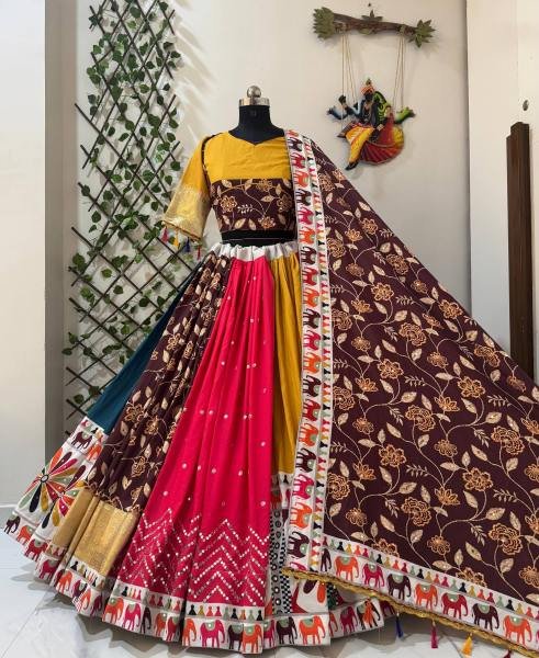 Traditional Gujarati Style Navratri Outfit Collection for Women At Wholesale Rate Navratri Lehnega Choli