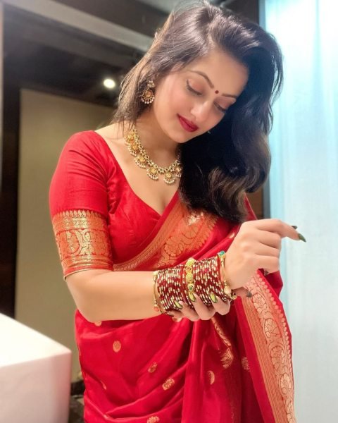 Traditional Soft Silk Zari Saree with Contrasting Border   Designer Blouse Graceful Wedding Look Banarasi Saree Wholesale