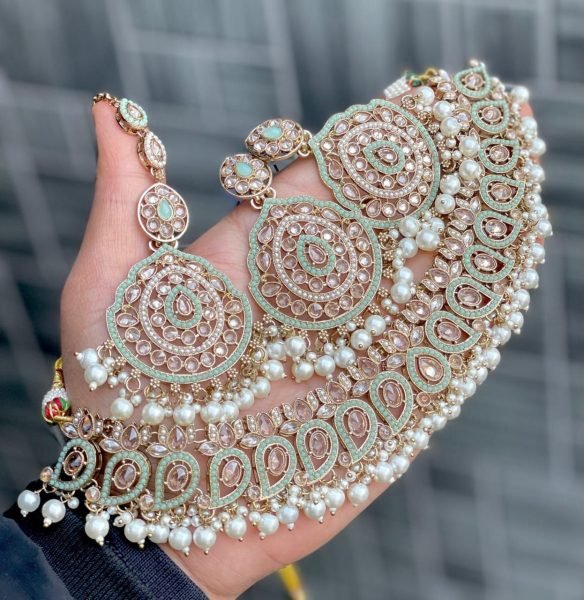 Traditional Stone Work Jhumka    Tika Set Designer Gold Finish Jewelry for Weddings Fashion Accessories Wholesale