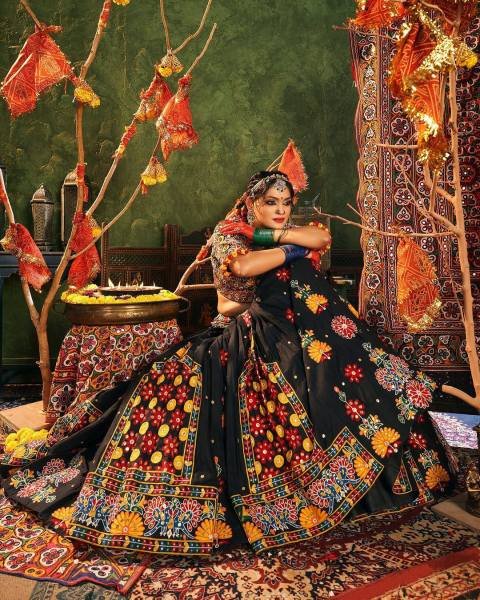 Trending Navratri Lehenga Choli with Dupatta And Real Mirror Work at Wholesale Rate Navratri Lehnega Choli