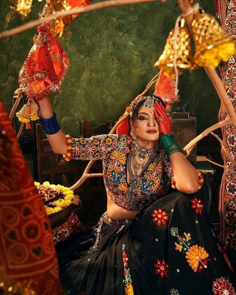 Trending Navratri Lehenga Choli with Dupatta And Real Mirror Work at Wholesale Rate Navratri Lehnega Choli