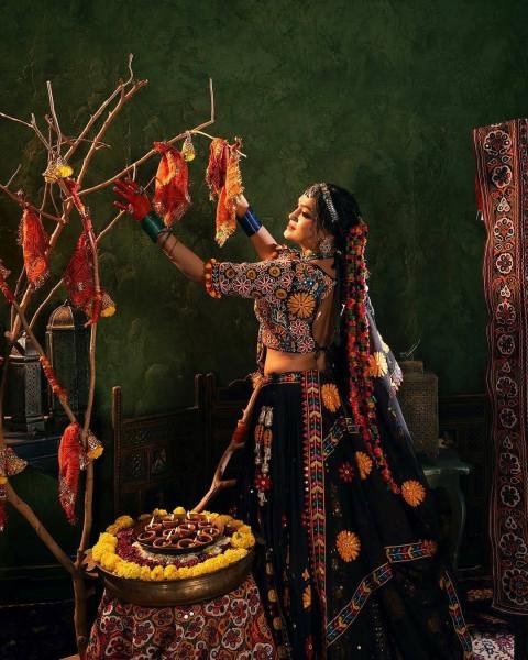 Trending Navratri Lehenga Choli with Dupatta And Real Mirror Work at Wholesale Rate Navratri Lehnega Choli