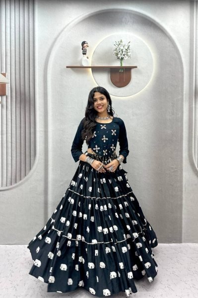 Trendy Black Pure Cotton 9 Meter Flair Lehenga Choli with Hand Kodi Work for Navratri Navratri Lehnega Choli