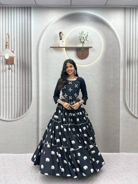 Trendy Black Pure Cotton 9 Meter Flair Lehenga Choli with Hand Kodi Work for Navratri Navratri Lehnega Choli