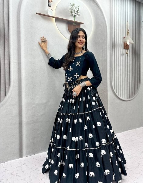 Trendy Black Pure Cotton 9 Meter Flair Lehenga Choli with Hand Kodi Work for Navratri Navratri Lehnega Choli