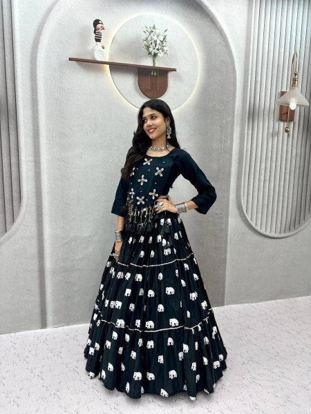 Trendy Black Pure Cotton 9 Meter Flair Lehenga Choli with Hand Kodi Work for Navratri Navratri Lehnega Choli