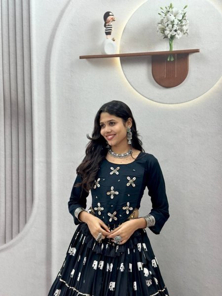 Trendy Black Pure Cotton 9 Meter Flair Lehenga Choli with Hand Kodi Work for Navratri Navratri Lehnega Choli