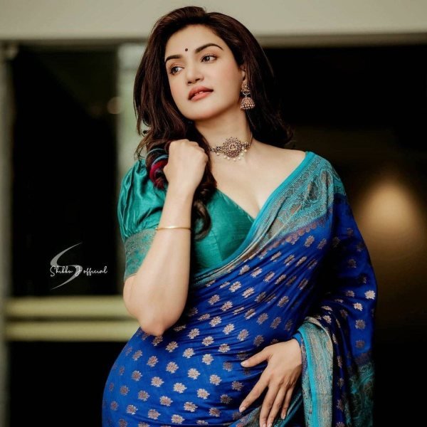 TUNNING ROYALBLUE WITH FIROZI COLOUR PURE SEMI SILK SAREE Banarasi Saree Wholesale