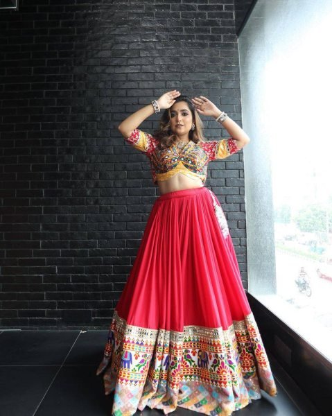 Unbeatable Red Heavy Muslin Cotton Navratri Lehenga Choli with Real Mirror Work Navratri Lehnega Choli