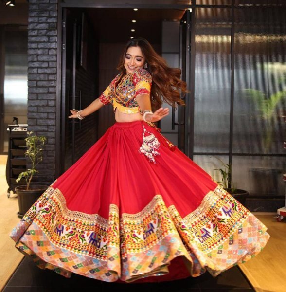 Unbeatable Red Heavy Muslin Cotton Navratri Lehenga Choli with Real Mirror Work Navratri Lehnega Choli