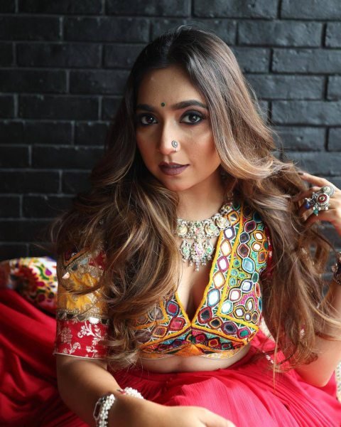 Unbeatable Red Heavy Muslin Cotton Navratri Lehenga Choli with Real Mirror Work Navratri Lehnega Choli