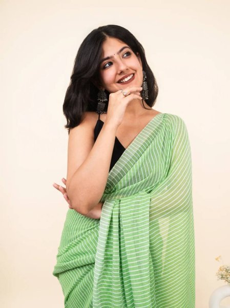 Versatile Green Linen Cotton Digital Printed Saree with Matching Blouse For Festival Printed Cotton Sarees Wholesale
