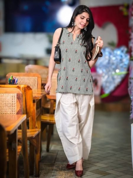 Versatile Grey Daily Wear Khadi Cotton Printed Kurti with Bottom at Factory Price Kurtis