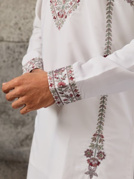 Versatile White Men's Japanese Kurta Dupatta Set with Thread and Sequins Work For Party Mens Short Kurta