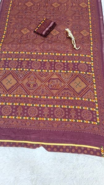 Vibrant Mauve Heavy Mall Cotton Saree with Traditional Print and Elegant Border Printed Cotton Sarees Wholesale