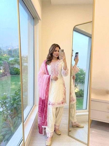 Vintage Charismatic Pink Farshi Suits With Full Sleeves And Digital Print Dupatta Ready To Wear Collection