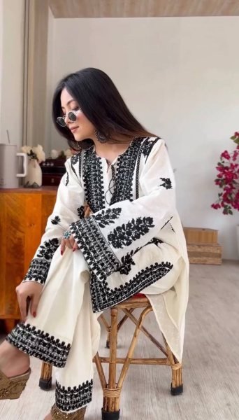 Vintage White Designer Rayon Butti Silk Co Ord Set with Chain Stitch Embroidery CO ORD Sets