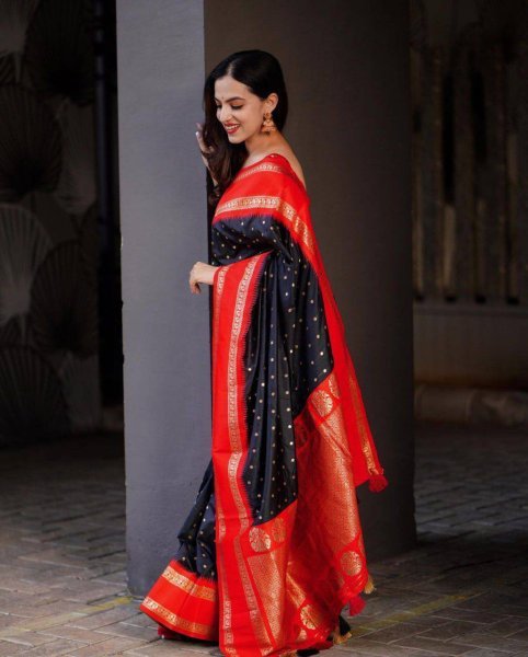 Wedding Look Red Lichi Silk Saree with Banarasi Jacquard Weaving Royal Festive Style Banarasi Saree Wholesale