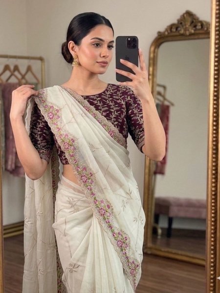 White Designer Georgette Saree with Contrast Blouse for Party Wear Sarees 