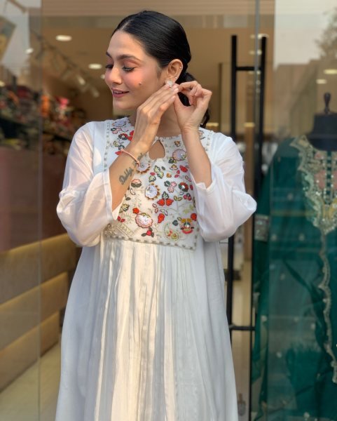 White Embroidered Anarkali Kurta Set with Malmal Dupatta Set Best Wholesale Offer Anarkali Kurtis 