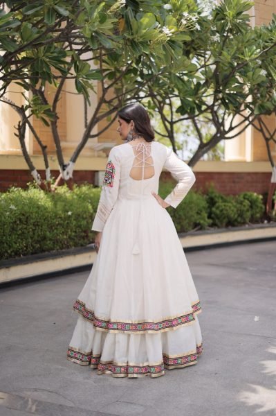 White Gujarati Kora Cotton Lehenga with Traditional Gamthi Work For Garba Navratri Lehnega Choli