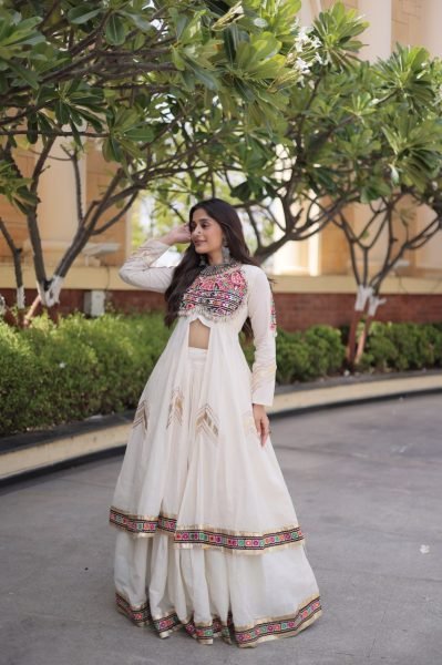 White Gujarati Kora Cotton Lehenga with Traditional Gamthi Work For Garba Navratri Lehnega Choli