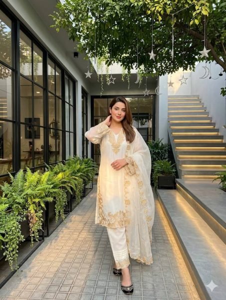 White Indian Ethnic Wear Kurta Suit Set and Dupatta With Embroidery in Georgette Ready To Wear Collection