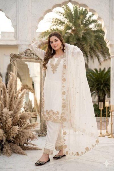White Indian Ethnic Wear Kurta Suit Set and Dupatta With Embroidery in Georgette Ready To Wear Collection