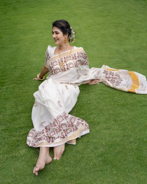 White Soft Linen Cotton Saree with Digital Print Border And Unstitched Blouse For Casual Wear Printed Cotton Sarees Wholesale