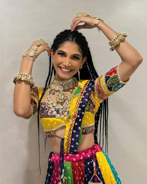 Wholesale Collection Navratri Chaniya Choli with 4 Meter Flair And Real Mirror Work For Woman Navratri Lehnega Choli