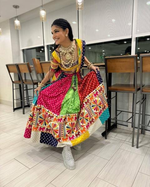 Wholesale Collection Navratri Chaniya Choli with 4 Meter Flair And Real Mirror Work For Woman Navratri Lehnega Choli