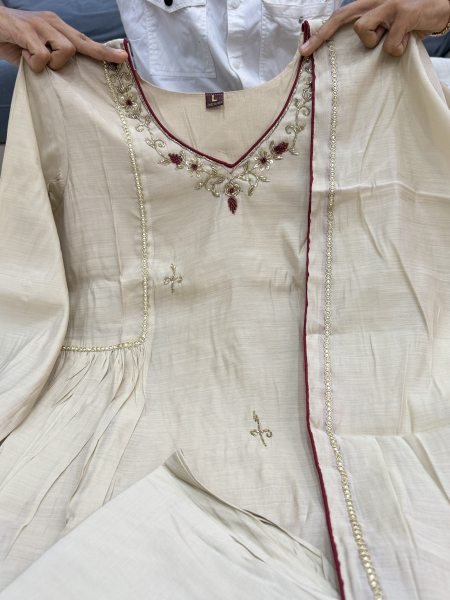 Wholesale Pure Mul Chanderi Cream V Neck Embroidered Kurta Set with Dupatta for Women Ethnic Wear Embroidery Kurtis 