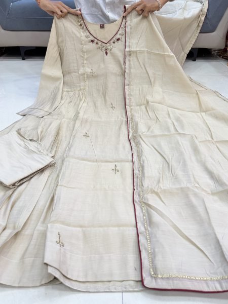 Wholesale Pure Mul Chanderi Cream V Neck Embroidered Kurta Set with Dupatta for Women Ethnic Wear Embroidery Kurtis 