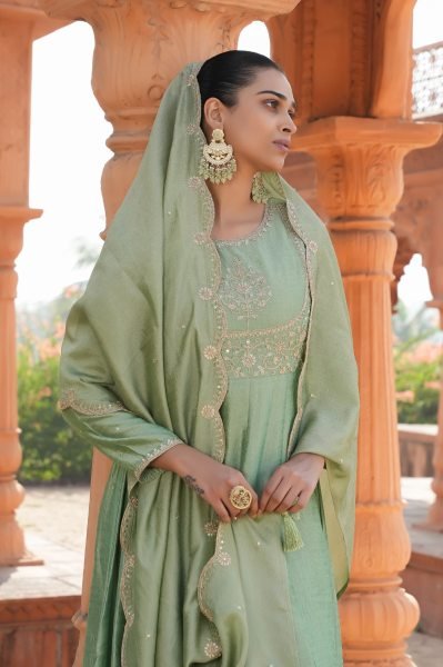 Wholesale Vichitra Silk Kurti Suit Sets with Dupatta Ready To Wear New Collection from Surat Anarkali Kurtis 