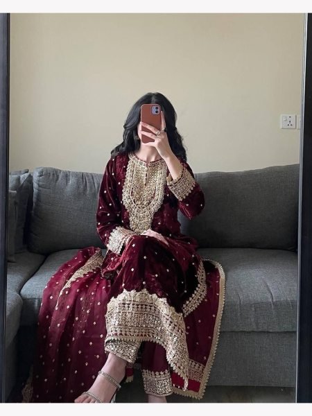Winter Special Heavy  Viscos  Velvet  Suit Set with soft Net Dupatta Ready To Wear Collection