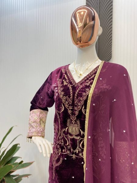 Winter Wear Purple Velvet Sequence  Embroidery Work Suit  With Pant And Dupatta Pakistani Suits Wholesale